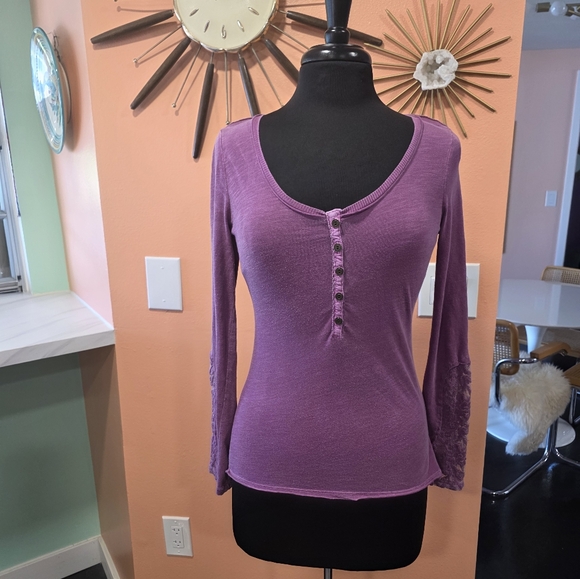 Elena Henley Vintage Arizona S Purple Long Sleeve Tee Fitted Lace Cuff Top TVD - Picture 6 of 16